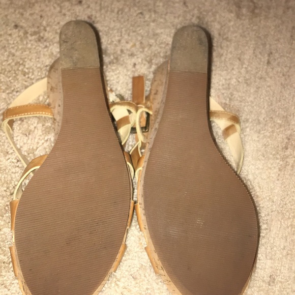 Tan Guess wedges - Picture 3 of 3